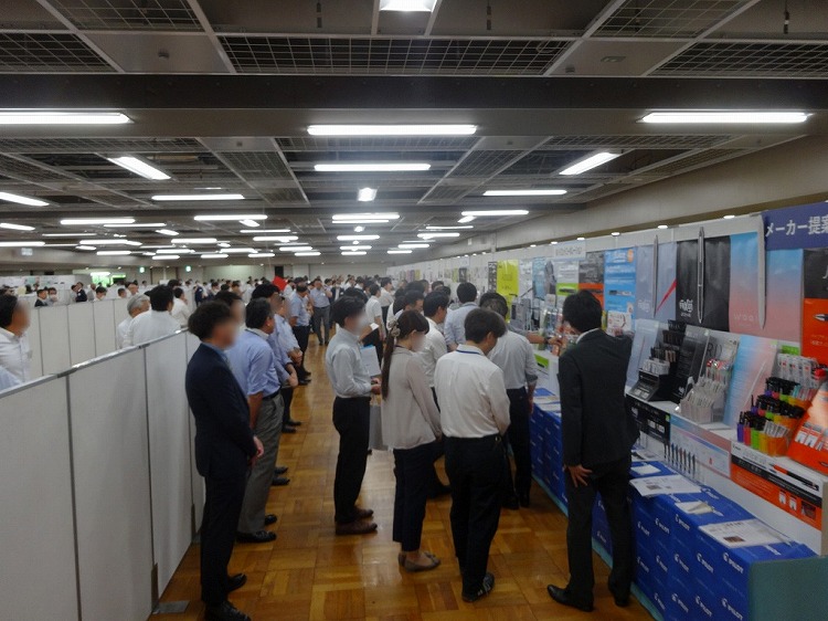 2024_展示会商談風景2.JPG