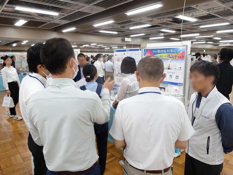 2024_展示会商談風景7.JPG
